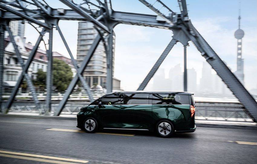 全球首個(gè)純電MPV雙柱側(cè)碰 L380展現(xiàn)安全真功夫