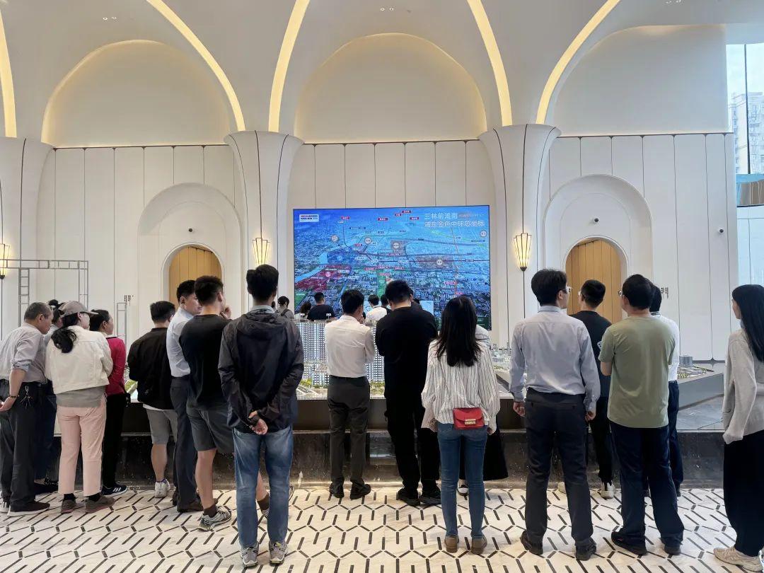 新政落地首周,我們走訪了上海樓市