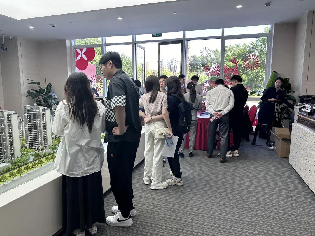 新政落地首周,我們走訪了上海樓市