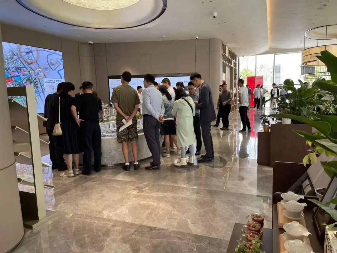 新政落地首周,我們走訪了上海樓市