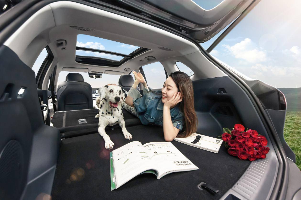 緊湊的定位、中型的尺寸,吉利銀河E5憑什么這么“大”