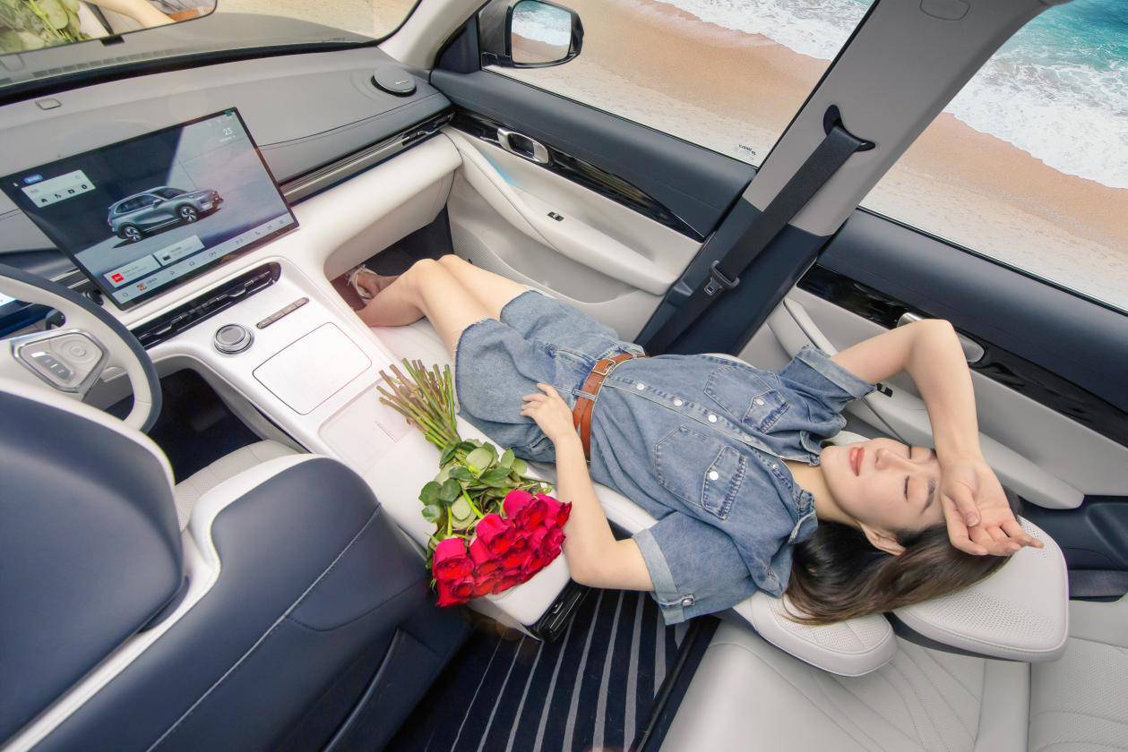 緊湊的定位、中型的尺寸,吉利銀河E5憑什么這么“大”