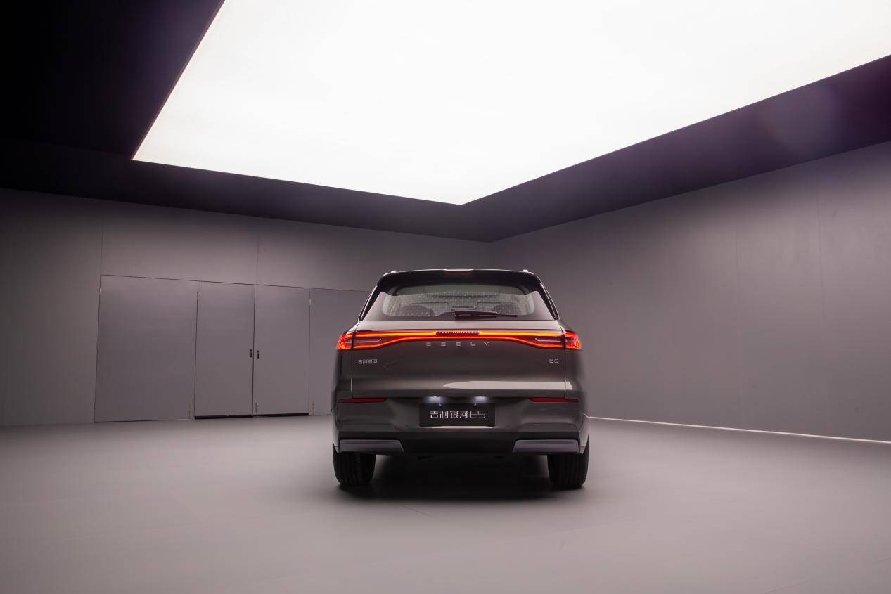 緊湊的定位、中型的尺寸,吉利銀河E5憑什么這么“大”