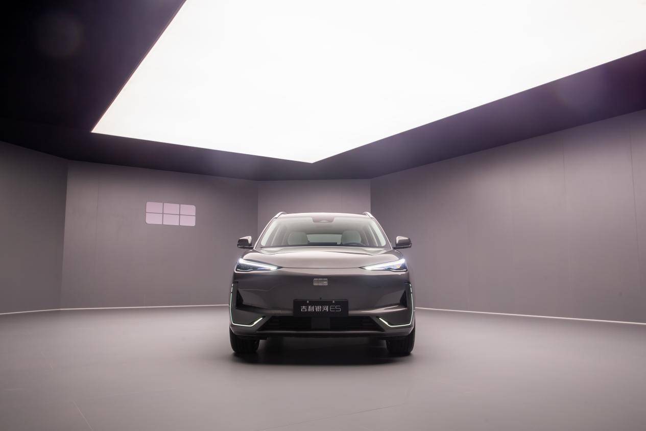 緊湊的定位、中型的尺寸,吉利銀河E5憑什么這么“大”