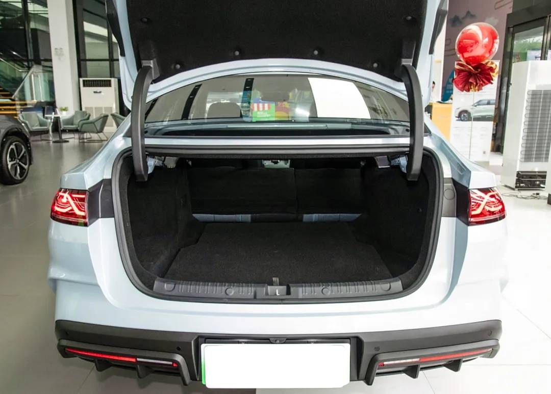 9.98萬的秦L,優(yōu)點(diǎn)不只是省油!