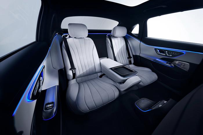 全新奔馳長軸距插電式混合動力E級車上市 滿足全場景出行需求