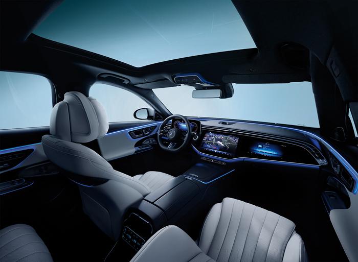 全新奔馳長軸距插電式混合動力E級車上市 滿足全場景出行需求