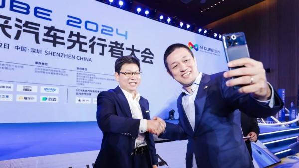 當雷軍與余承東罕見同框,遙遙領先不忘唇槍舌劍