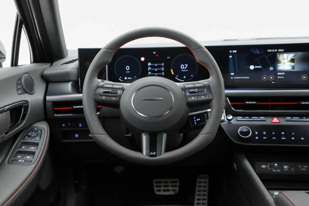 12萬能買合資B級車,還有2.0T大馬力可選,這兩臺車值得入手