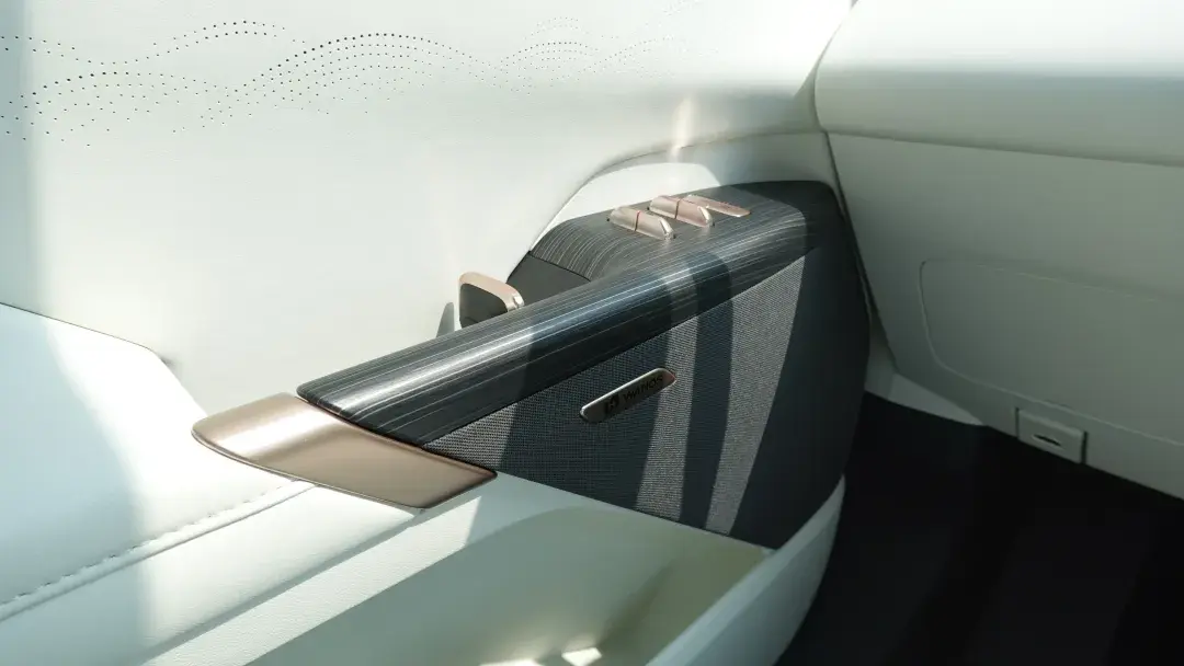 試駕東風(fēng)奕派eπ008增程:將新能源大6座“卷入”20萬元