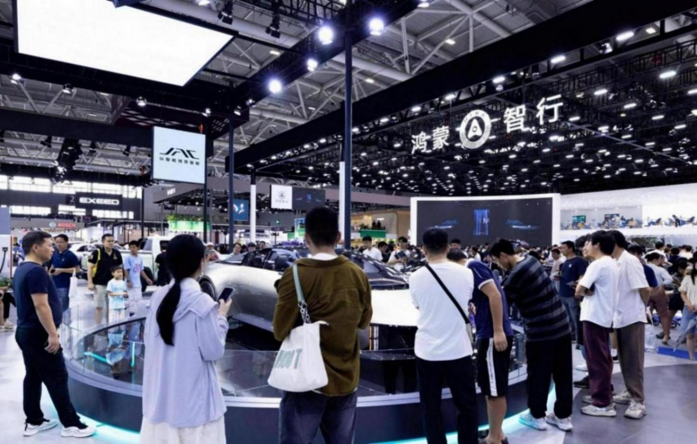 江淮聯手華為,瑞風RF8鴻蒙版亮相粵港澳車展