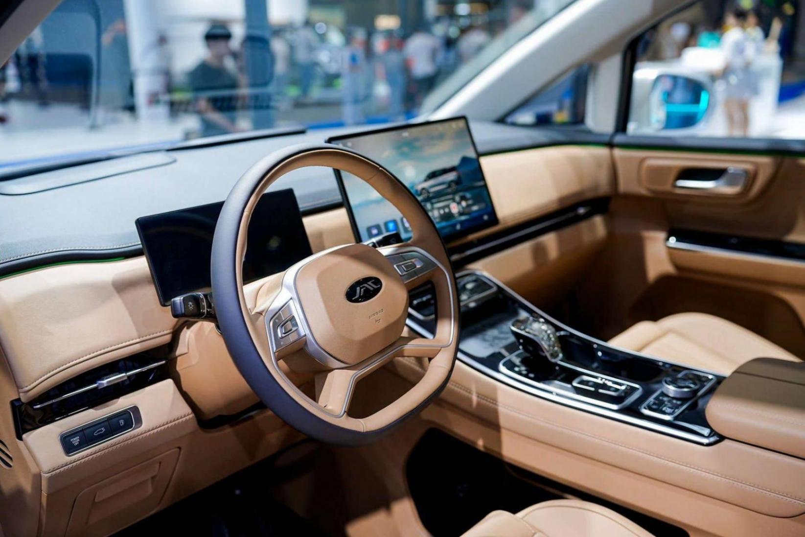 江淮聯手華為,瑞風RF8鴻蒙版亮相粵港澳車展