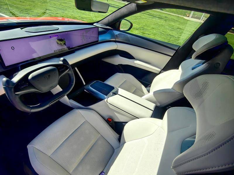 新能源下一站是卷腦子 極越01是否玩票還得親自試試