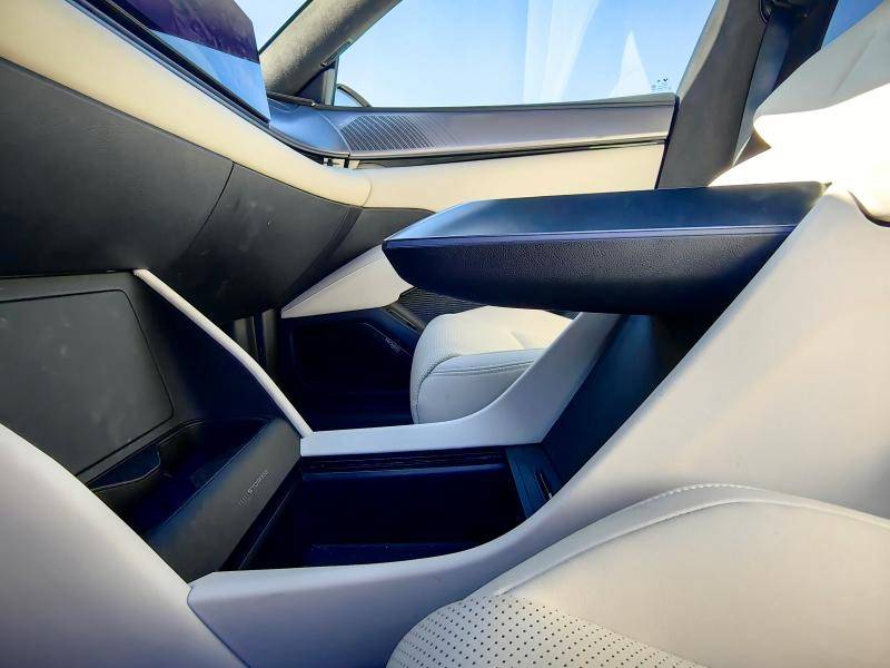 新能源下一站是卷腦子 極越01是否玩票還得親自試試