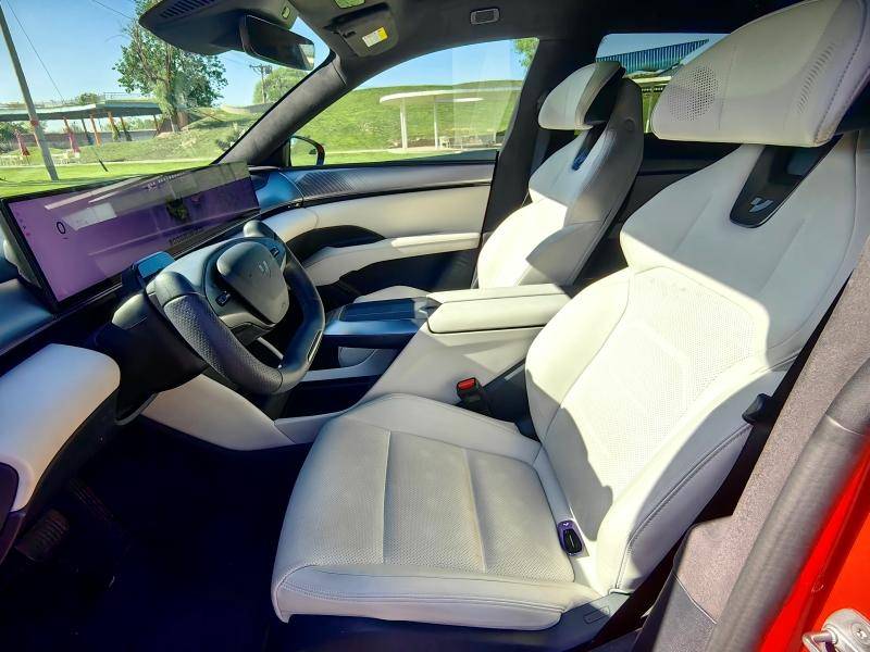 新能源下一站是卷腦子 極越01是否玩票還得親自試試