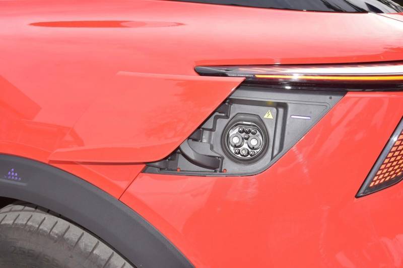 新能源下一站是卷腦子 極越01是否玩票還得親自試試