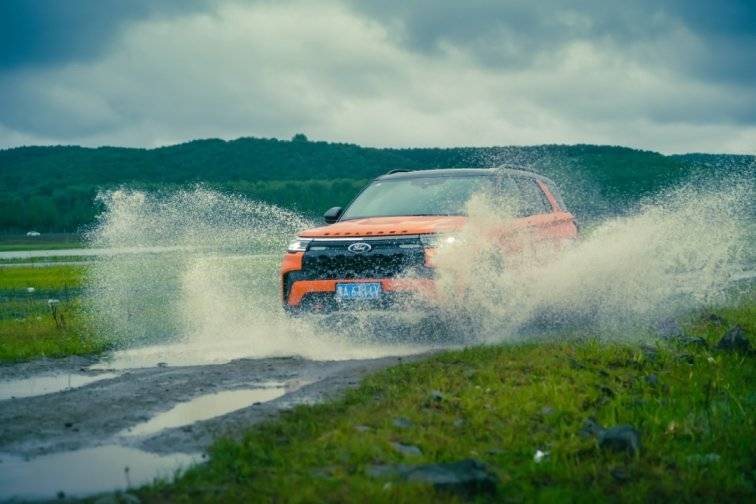 福探長齊聚冰城保護野生東北虎 龍江大探車友會成立3周年