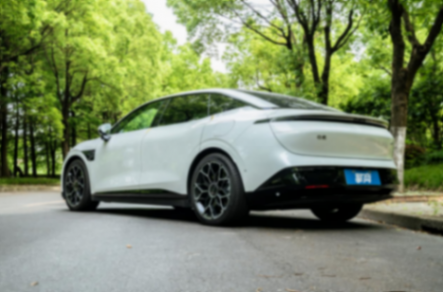 智己L6 Max VS 極氪007:高性能電動車巔峰對決