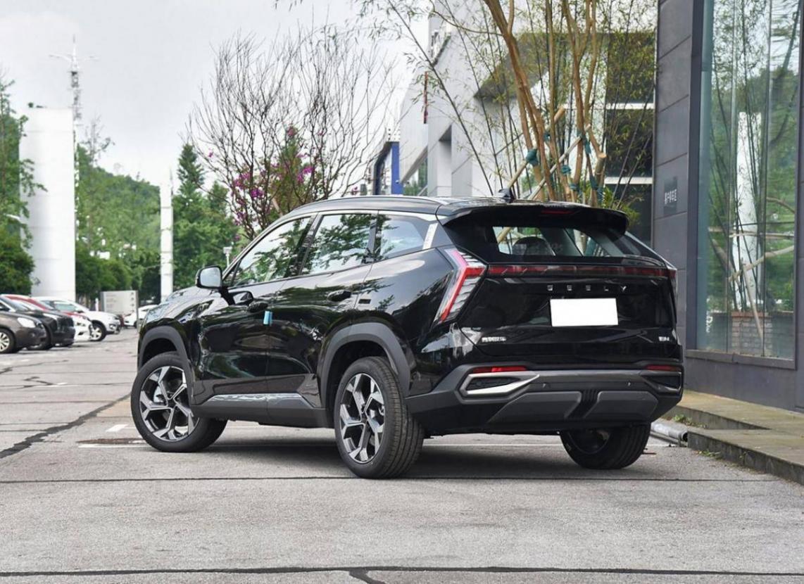 吉利撬開合資SUV大門的車型,博越L有很多類似新能源的設(shè)計(jì)