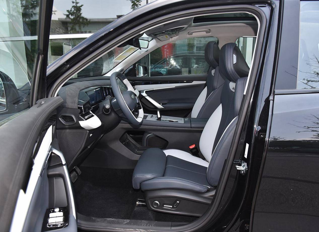 吉利撬開合資SUV大門的車型,博越L有很多類似新能源的設(shè)計(jì)