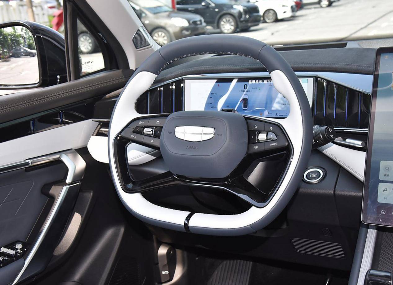 吉利撬開合資SUV大門的車型,博越L有很多類似新能源的設(shè)計(jì)