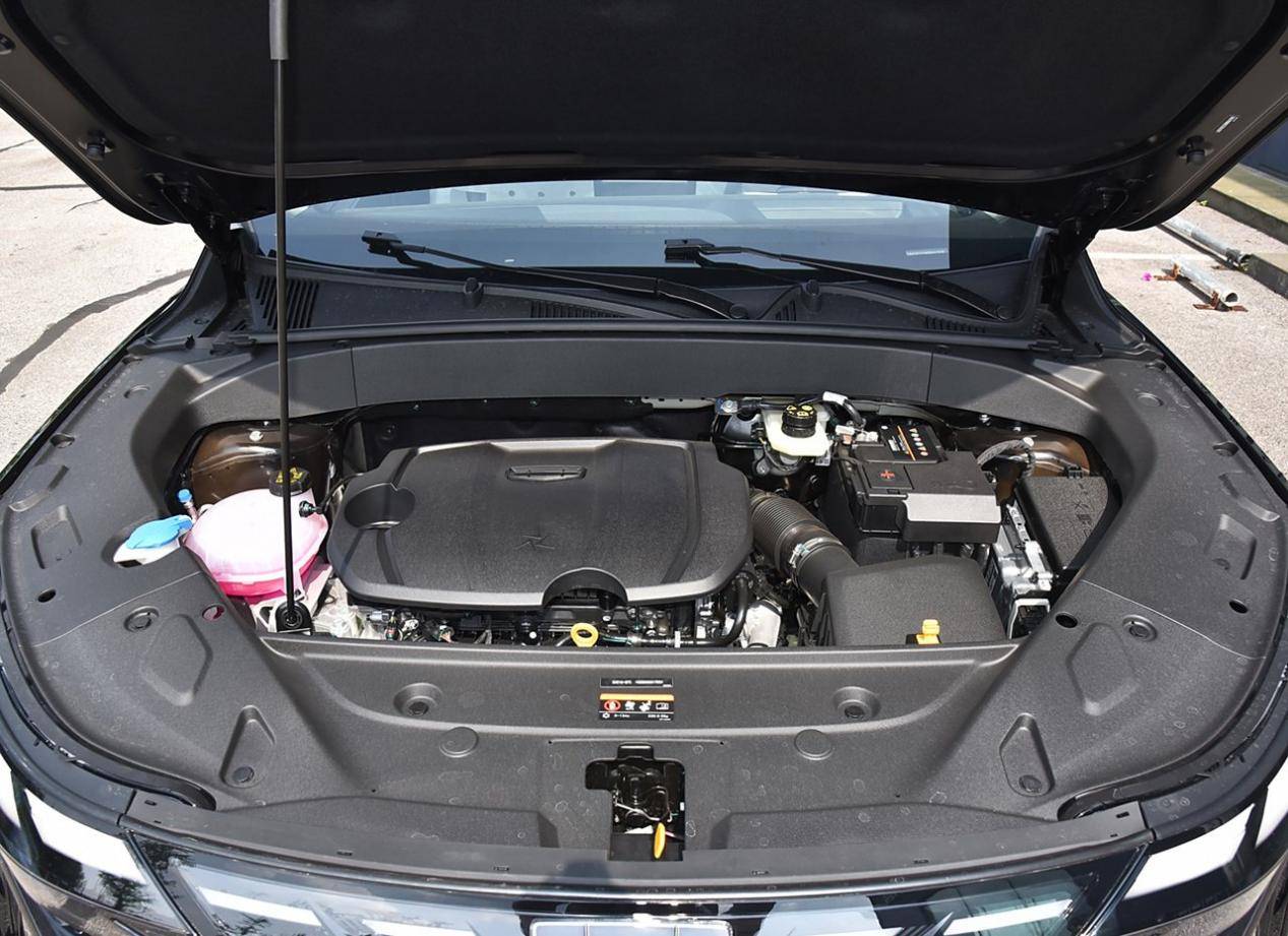 吉利撬開合資SUV大門的車型,博越L有很多類似新能源的設(shè)計(jì)