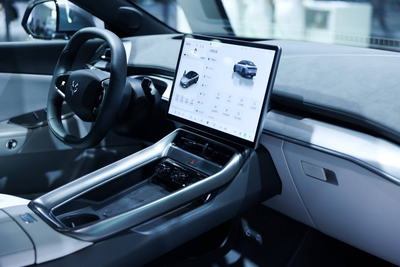 好看好開好實惠,極狐汽車閃耀粵港澳大灣區(qū)車展,美好出行觸手可及