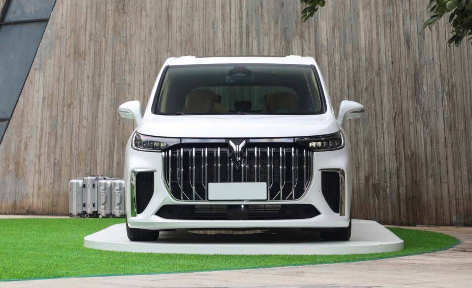 插混MPV“五星戰(zhàn)士”是它!新嵐圖夢想家對比別克GL8