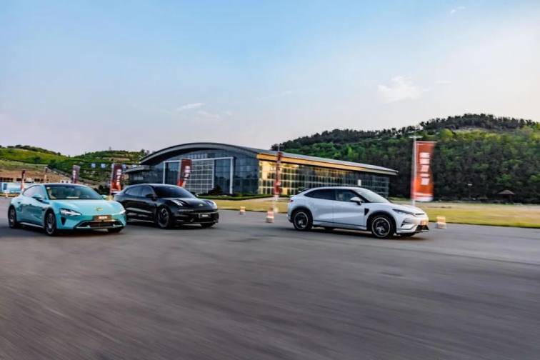 “先鋒1+1”解鎖B級先鋒獵裝SUV宋L的寶藏實力啦!