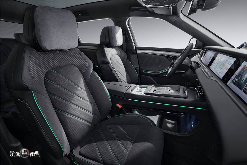 5 嵐圖FREE 318 內飾_副本.jpg