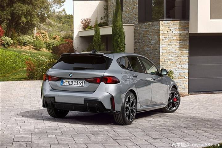 極速250km/h,中期改款寶馬1系官圖發(fā)布,內(nèi)外大變樣