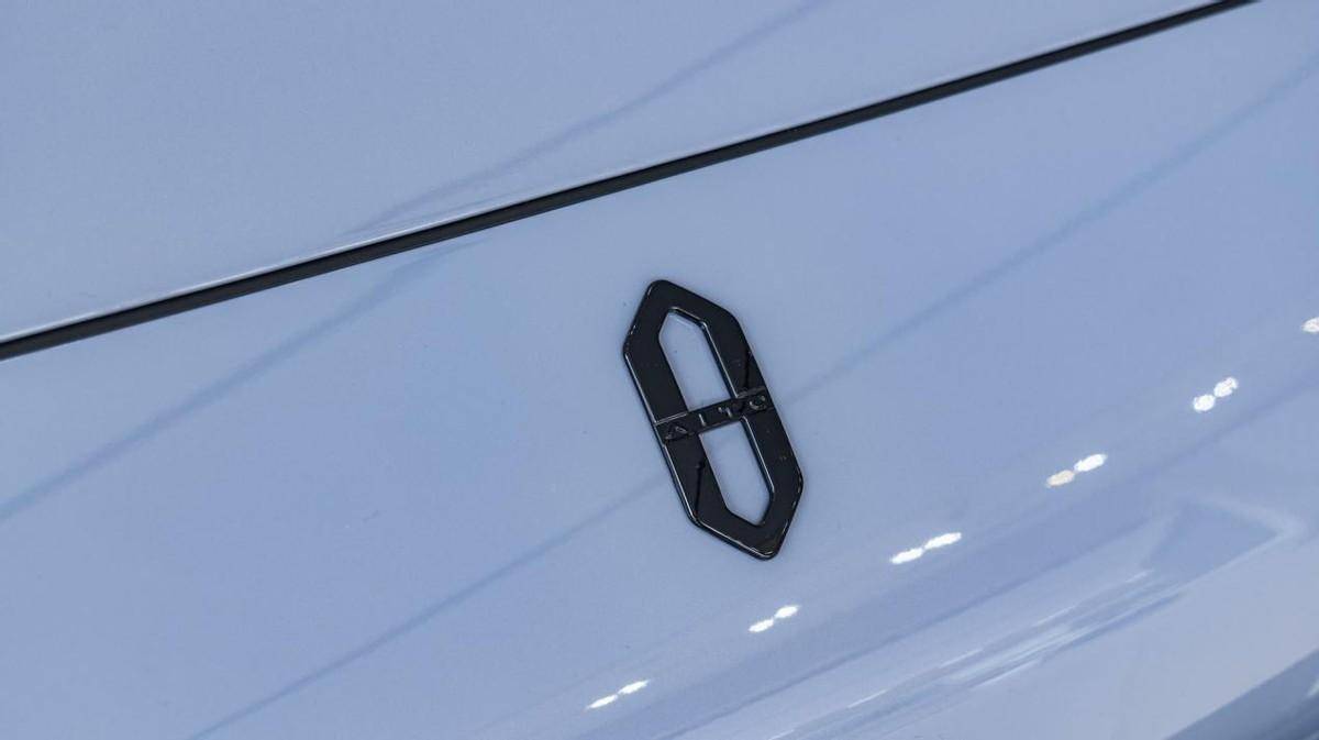 全新問界M5與特斯拉Model Y,誰將引領電動SUV新潮流?