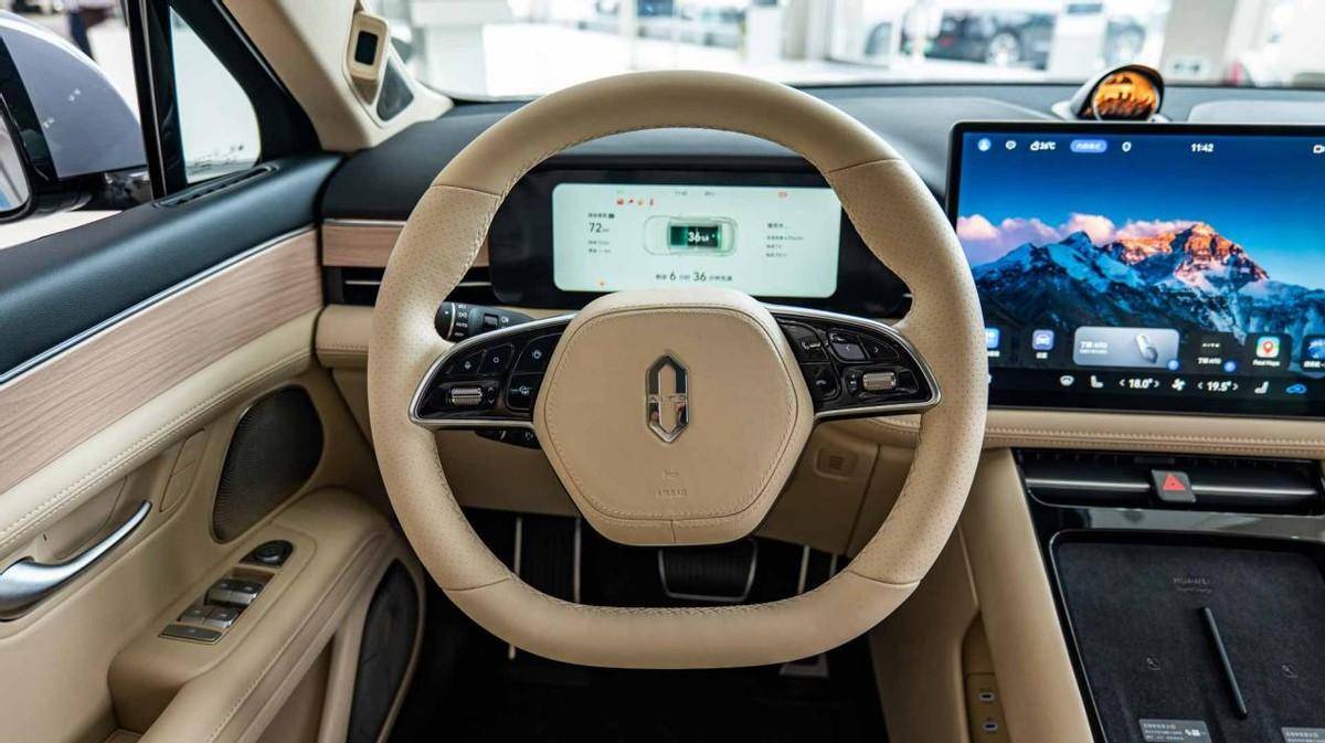 全新問界M5與特斯拉Model Y,誰將引領電動SUV新潮流?