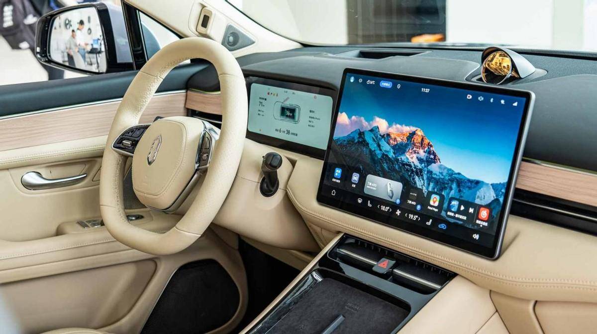 全新問界M5與特斯拉Model Y,誰將引領電動SUV新潮流?