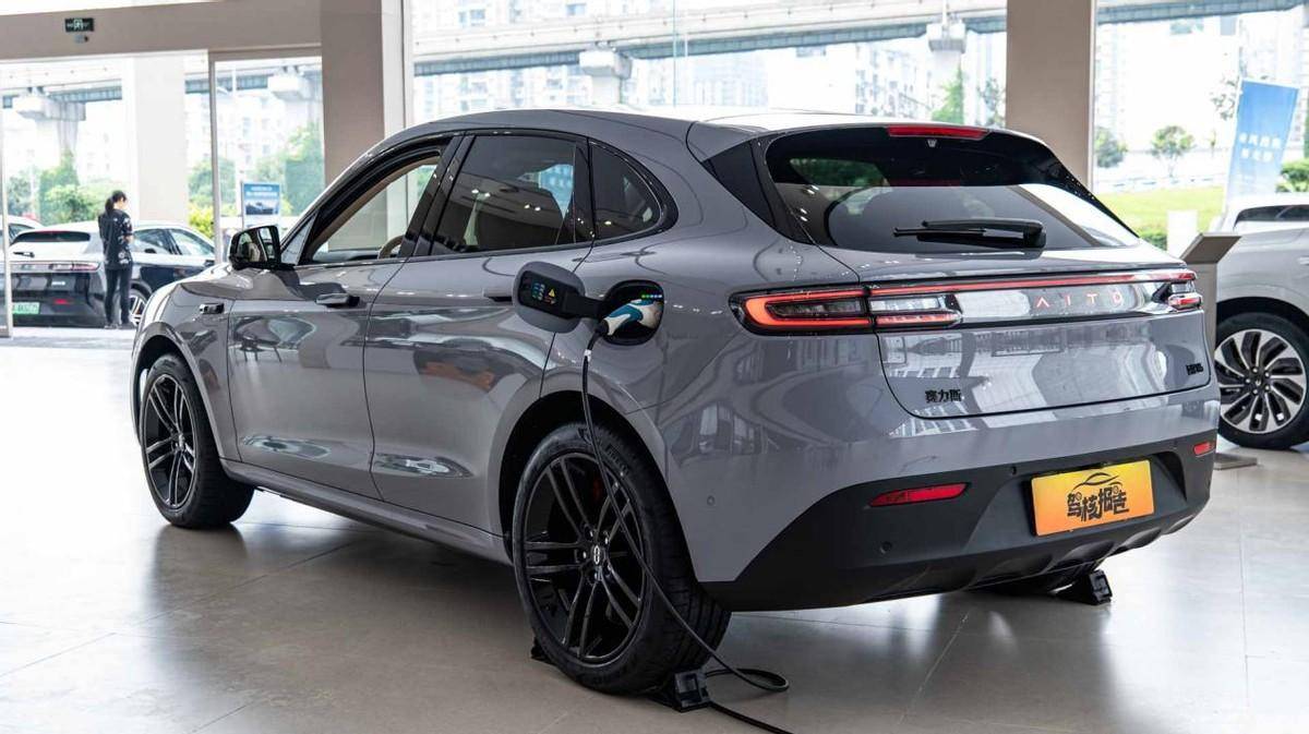 全新問界M5與特斯拉Model Y,誰將引領電動SUV新潮流?