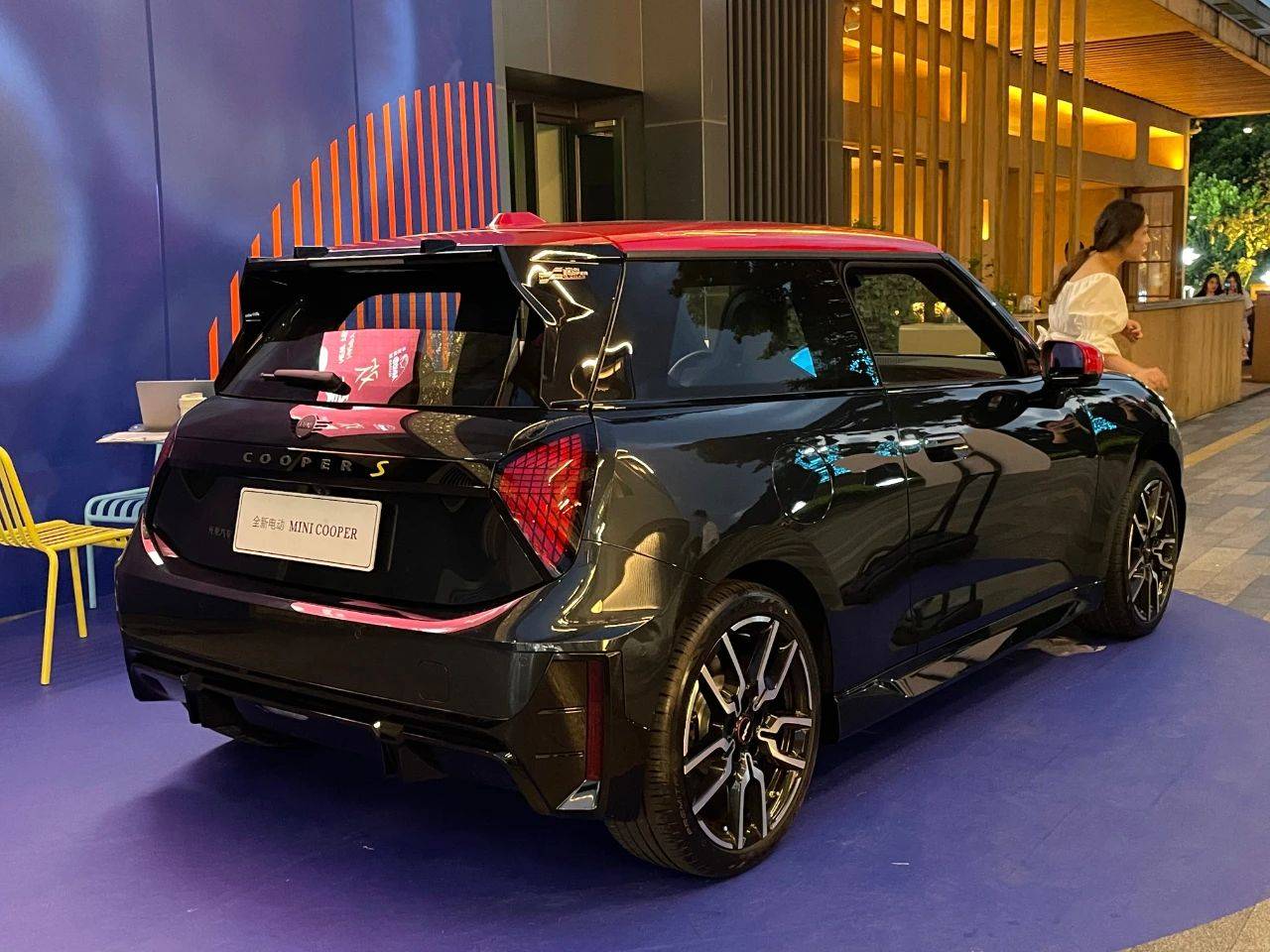 實(shí)拍純電動(dòng)MINI COOPER SE:什么是經(jīng)典的有效傳承?這就是