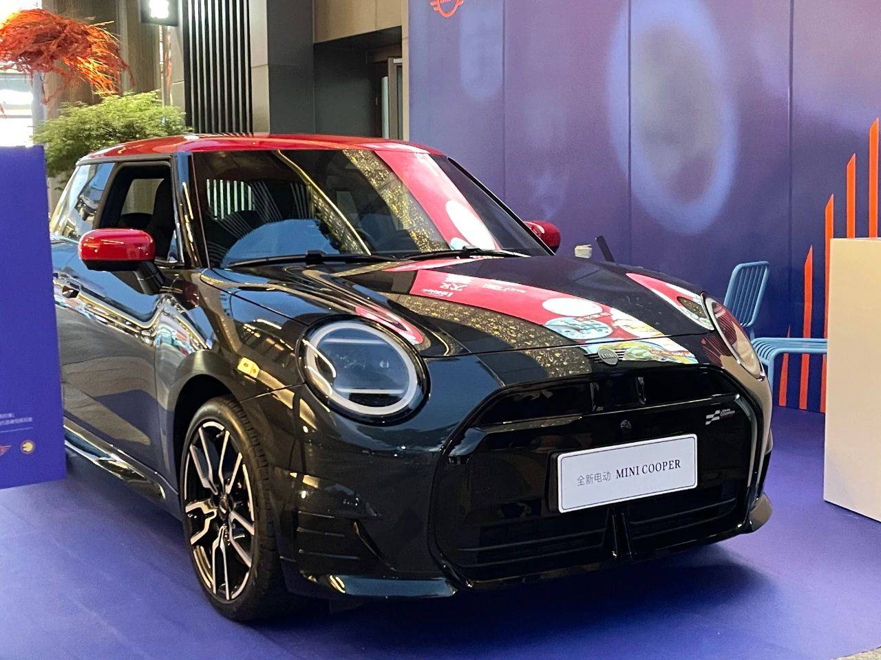 實(shí)拍純電動(dòng)MINI COOPER SE:什么是經(jīng)典的有效傳承?這就是