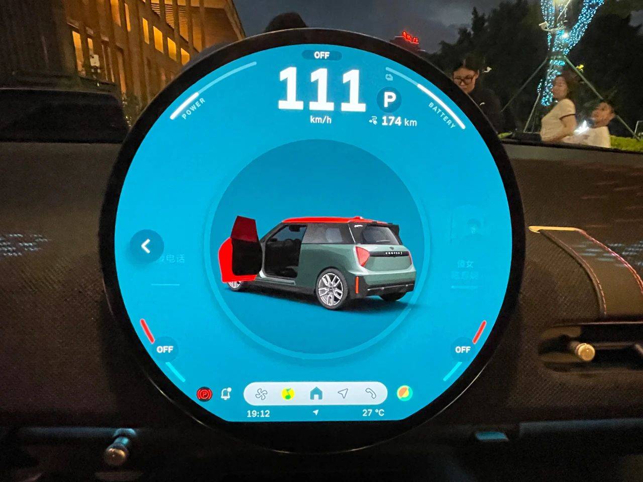 實(shí)拍純電動(dòng)MINI COOPER SE:什么是經(jīng)典的有效傳承?這就是