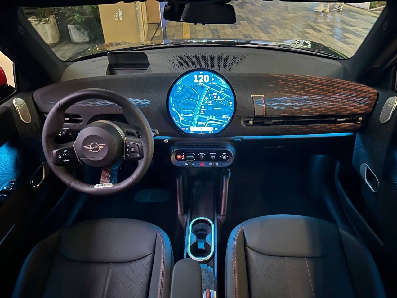 實(shí)拍純電動(dòng)MINI COOPER SE:什么是經(jīng)典的有效傳承?這就是