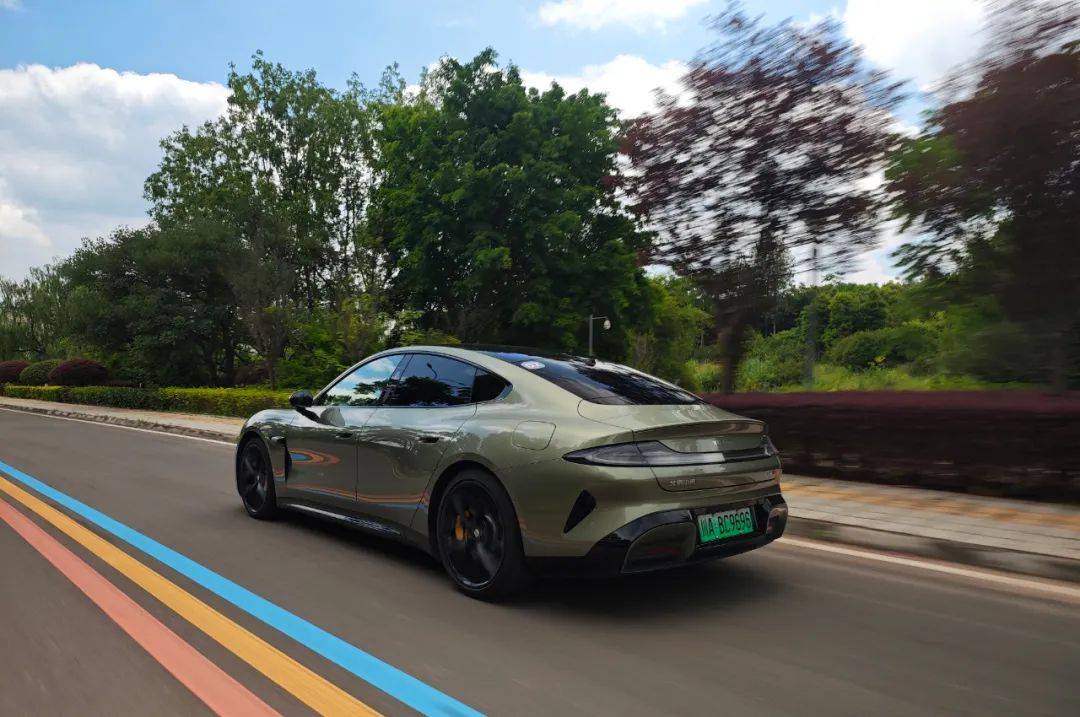 試駕小米SU7:拋開智能化不談,機械素質就能值30萬元?