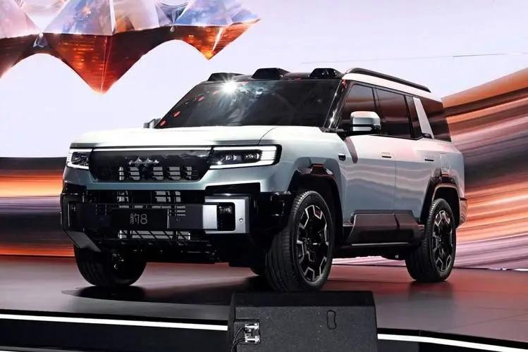 北汽212\"翻紅\",看了車型定價,才知道有多尷尬