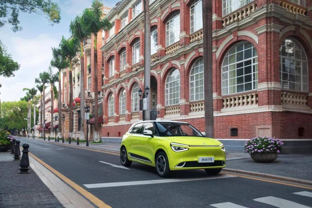 無邊框車門+十合一電驅(qū),納米01不就是我們想要的精致小車嗎?