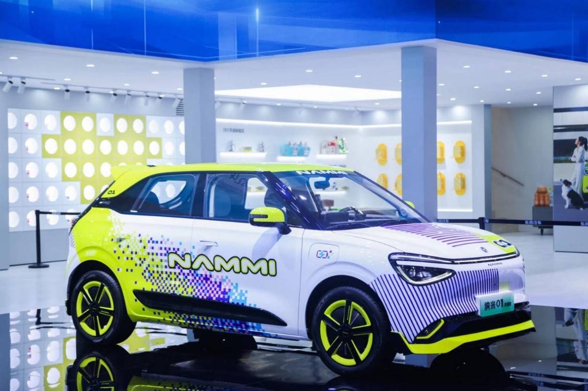 無邊框車門+十合一電驅(qū),納米01不就是我們想要的精致小車嗎?