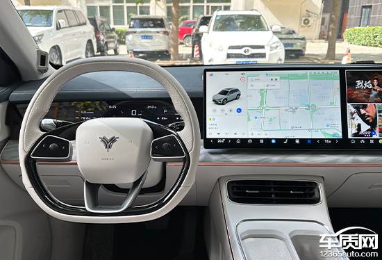 智能車機評測:2024款哪吒L紅衣版