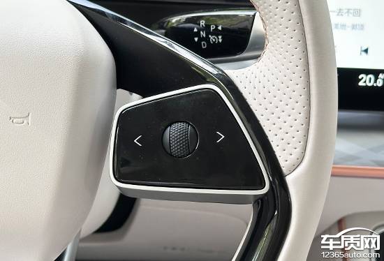 智能車機評測:2024款哪吒L紅衣版