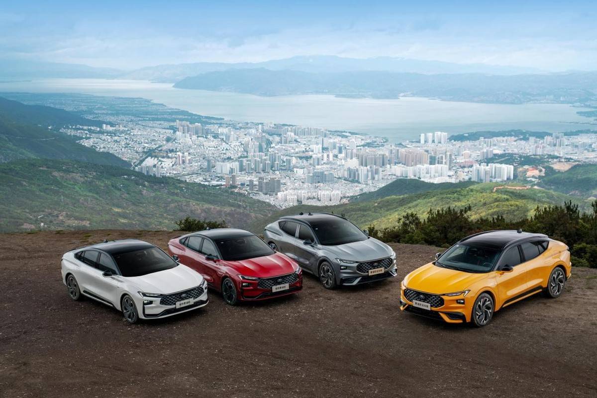 運(yùn)動(dòng)中型車標(biāo)桿再升級(jí)!搭載2.0T大功率混動(dòng)總成,又快又省油