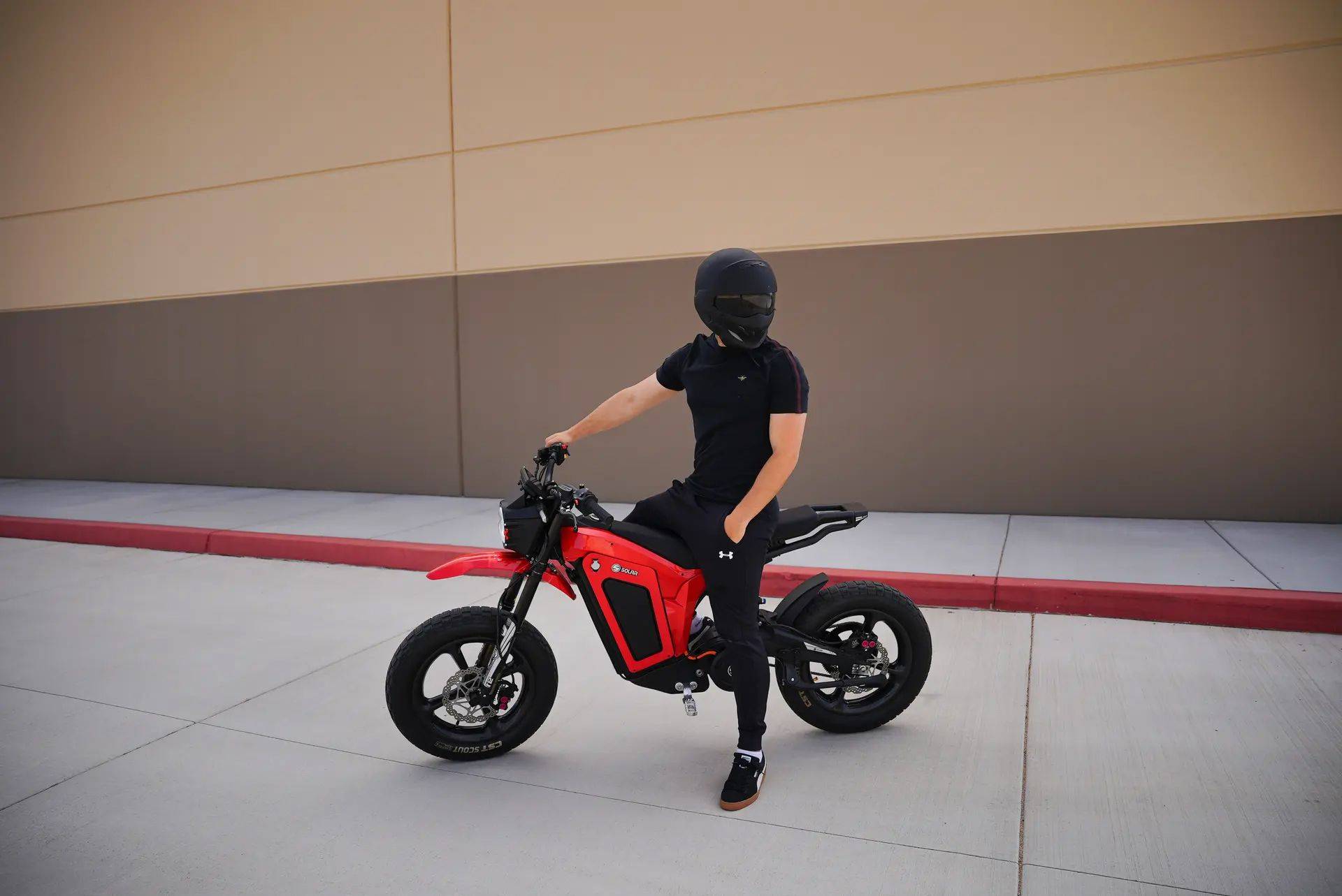 105公里極速、112公里續航的電動摩托車