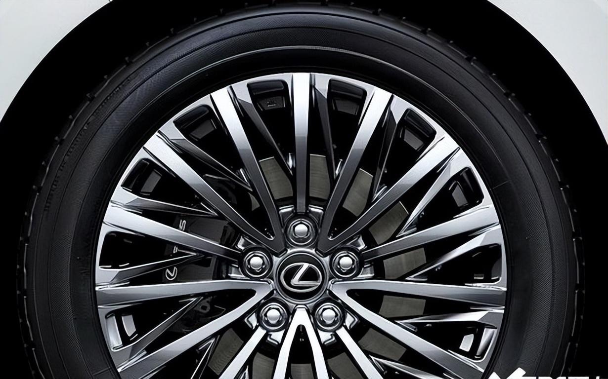 雷克薩斯新入門版LM曝光!官降近24萬六座布局