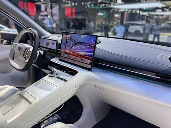 媲美華為鴻蒙、小米澎湃 吉利銀河E5智能座艙亮相重慶車展