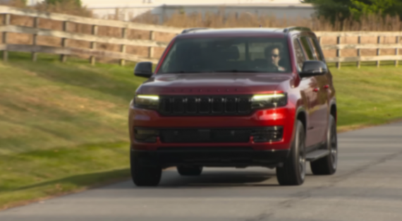 美國全尺寸SUV碰撞測試翻車,不是越大越安全!